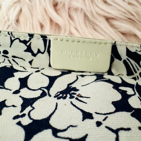 AUTHENTIC BURBERRY FLORAL VINYL AND PATENT LEATHER SHOULDER BAG VINTAGE - Picture 8 of 13